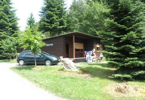 Others Tidy Furnished Wooden Chalet near Forest