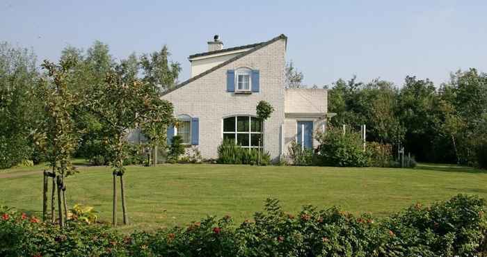 Lain-lain Detached Villa With Dishwasher and Fireplace on Texel