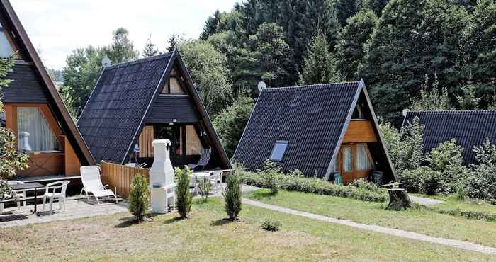 Lain-lain Detached Chalet with Terrace near Swimming Lake