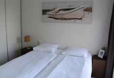 Others 4 Cozy Garden Home w/ Fireplace