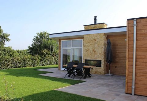 Others Cozy Garden Home w/ Fireplace