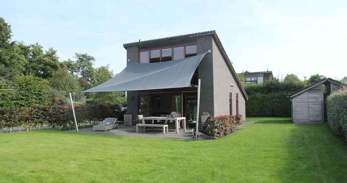 Others Modern Holiday Home Located Against the Dunes Between Schoorl and Bergen