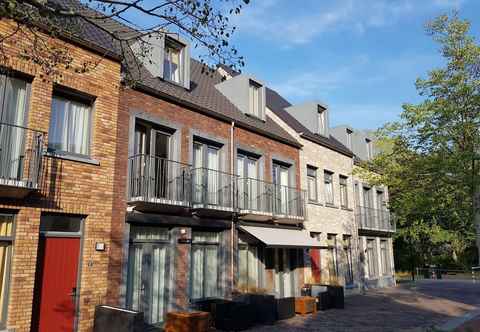 Others Comfortable, Modern Apartment, Just 4 km. From Maastricht