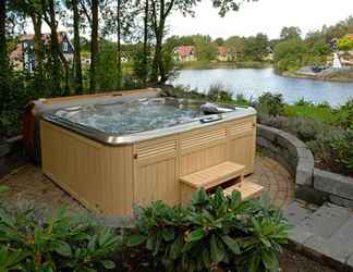 Others 2 Well-kept House With a Jacuzzi, 20 km. From Assen