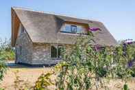 Lainnya Thatched Villa With Dishwasher, 1.2 km From the sea on Texel