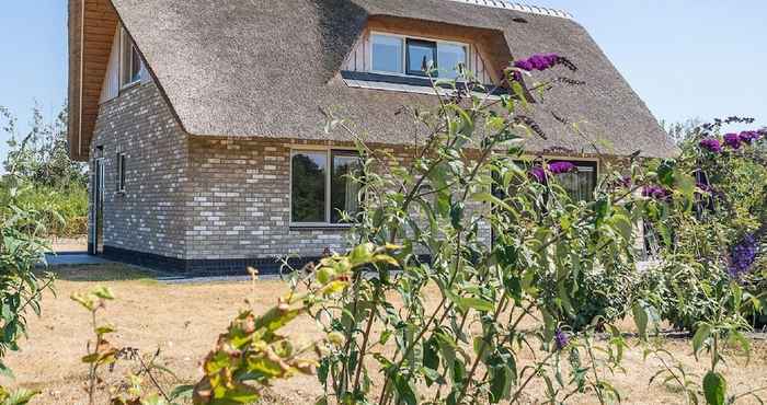 Others Thatched Villa With Dishwasher, 1.2 km From the sea on Texel