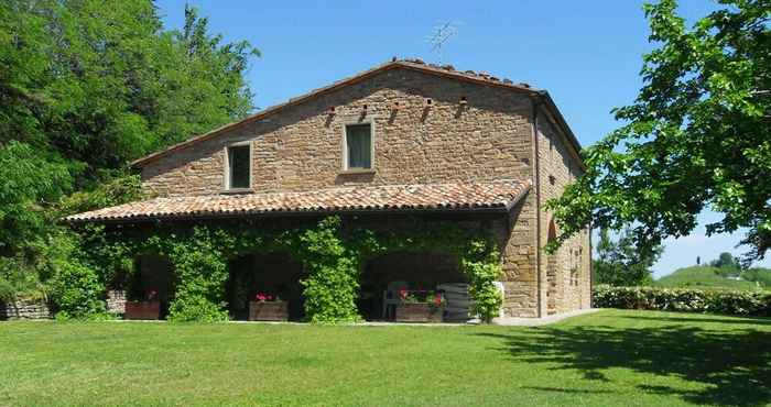 Lain-lain Stone House in the Green Rolling Hills of the Apennines With Garden