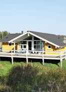 Bahagian luar 8 Person Holiday Home in Lokken