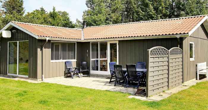 Lainnya Quaint Holiday Home in Farsø With Indoor Whirlpool