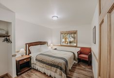 Others 2 Mt Baker Lodging Cabin 3 is a Very Large Cabin on Acreage