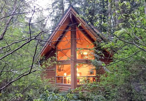 其他 Snowline Cabin #4 - Pet-friendly Cedar Cabin With a Private Outdoor hot Tub!