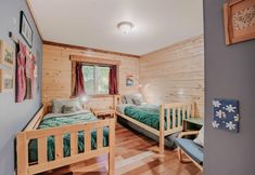 อื่นๆ 3 Glacier Springs Cabin #21 - This Family Home Says Cabin in the Country!