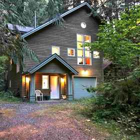 Primary image 1 Snowline Cabin #51 - Executive Style Vacation Home That Sleeps 8!, Hotel Whatcom County