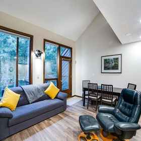 Primary image1Snowater Condo #story Condo - Sleeps 4 - Close to Community Amenities!，霍特科姆县公寓