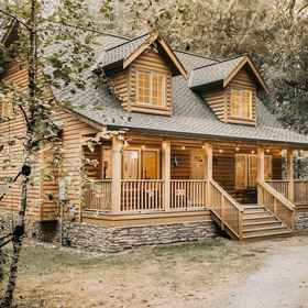 Primary image1Glacier Springs 89號小屋 - 雪松和原木小屋,靠近滑雪和遠足地點,霍特科姆县飯店