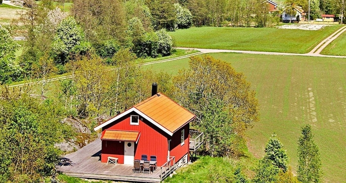 Lain-lain Holiday Home in Henån