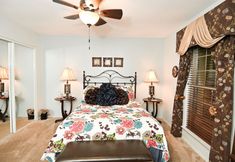 Others 5 Room-comfortable Luxury, Convenient, Wes