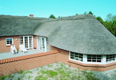 Others 12 Person Holiday Home in Vaeggerlose