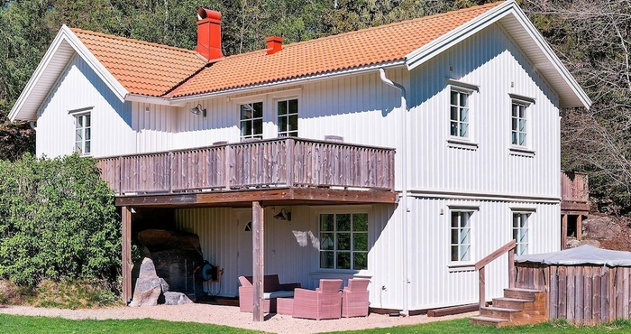 Others 10 Person Holiday Home in Uddevalla