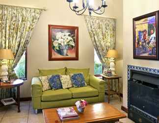 Lainnya 2 Petit Plaisir is a Romantic Self-catering Cottage on the Side of the Village no1