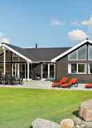 Imej utama 16 Person Holiday Home in Bogense