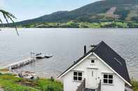 Lain-lain 6 Person Holiday Home in Vestnes