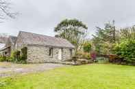 Lainnya Secluded Holiday Home in Ceredigion With Garden