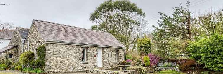 Others Secluded Holiday Home in Ceredigion With Garden