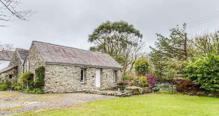 Others Secluded Holiday Home in Ceredigion With Garden