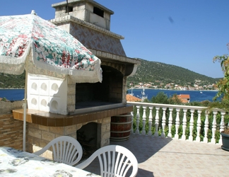 Others 2 Neat Apartment in Vinisce With Magnificent sea and Beach Within Walking Distance