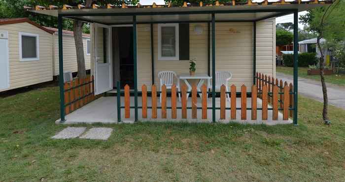 Others Wooden Chalet with Terrace near Beach