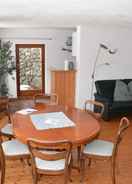 Tempat makan Lovely Holiday Home in Herrischried With Garden