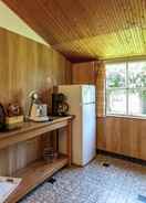 Dapur peribadi Peaceful Holiday Home near Center in Burgh Haamstede