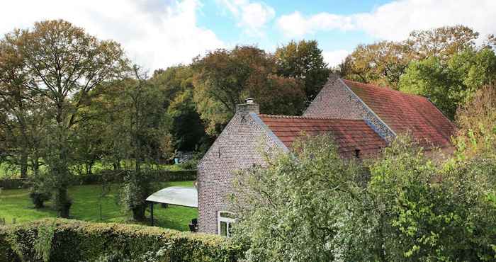 Others Lavish Farmhouse in Sint Odilienberg With Terrace