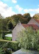 Imej utama Lavish Farmhouse in Sint Odilienberg With Terrace