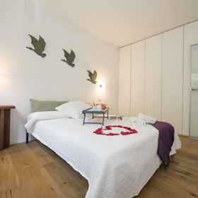 Room 1 Charm apartment, Piazza Grande Hotels