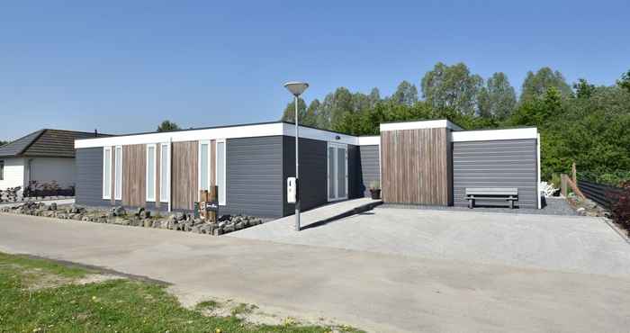 Lainnya Classy Holiday Home in Sint Annaland With Garden, Barbecue