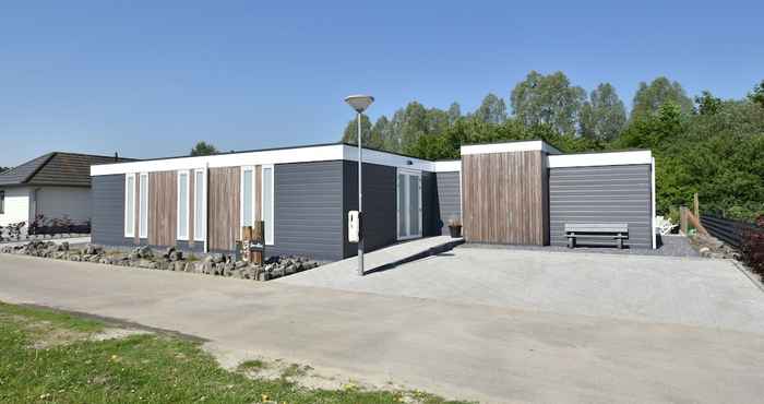 Khác Classy Holiday Home in Sint Annaland With Garden, Barbecue