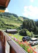 Balkoni Modern Holiday Home in Maria Alm Near Ski Area