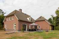 Lainnya Stylish Holiday Home in Leende With Terrace