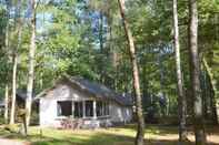 Lainnya Completely Detached Bungalow in a Nature-filled Park by a Large fen