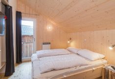 Others 3 Cosy Chalet With hot tub