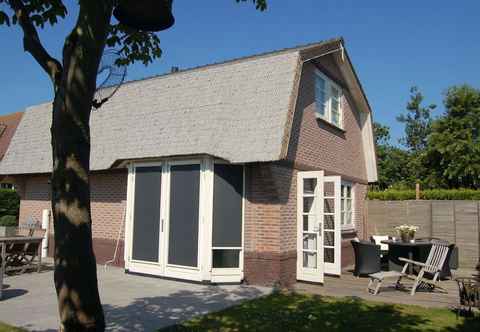 Others Rustic Holiday Home in Noordwijk near Dunes