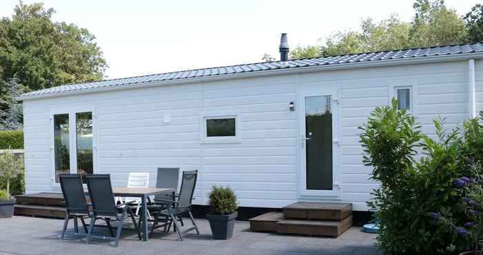 Lainnya Tidy Chalet With a Microwave, Near the Wadden Sea