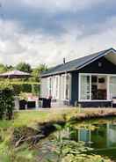 Imej utama Enticing Chalet With a Dishwasher, Directly on a Pond