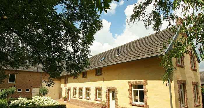 Lainnya Bright Farmhouse in Gulpen Netherlands With Garden