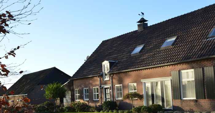 Others Linked Farm in Elsendorp With a Recreation Barn