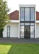 Imej utama Holiday Home in Zeewolde With Jetty Next to Golf Course