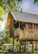 Imej utama Beautiful Treehouse With a Terrace, at the River De Regge