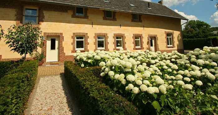 Lainnya Restored Farmhouse in Wijlre With two Terraces